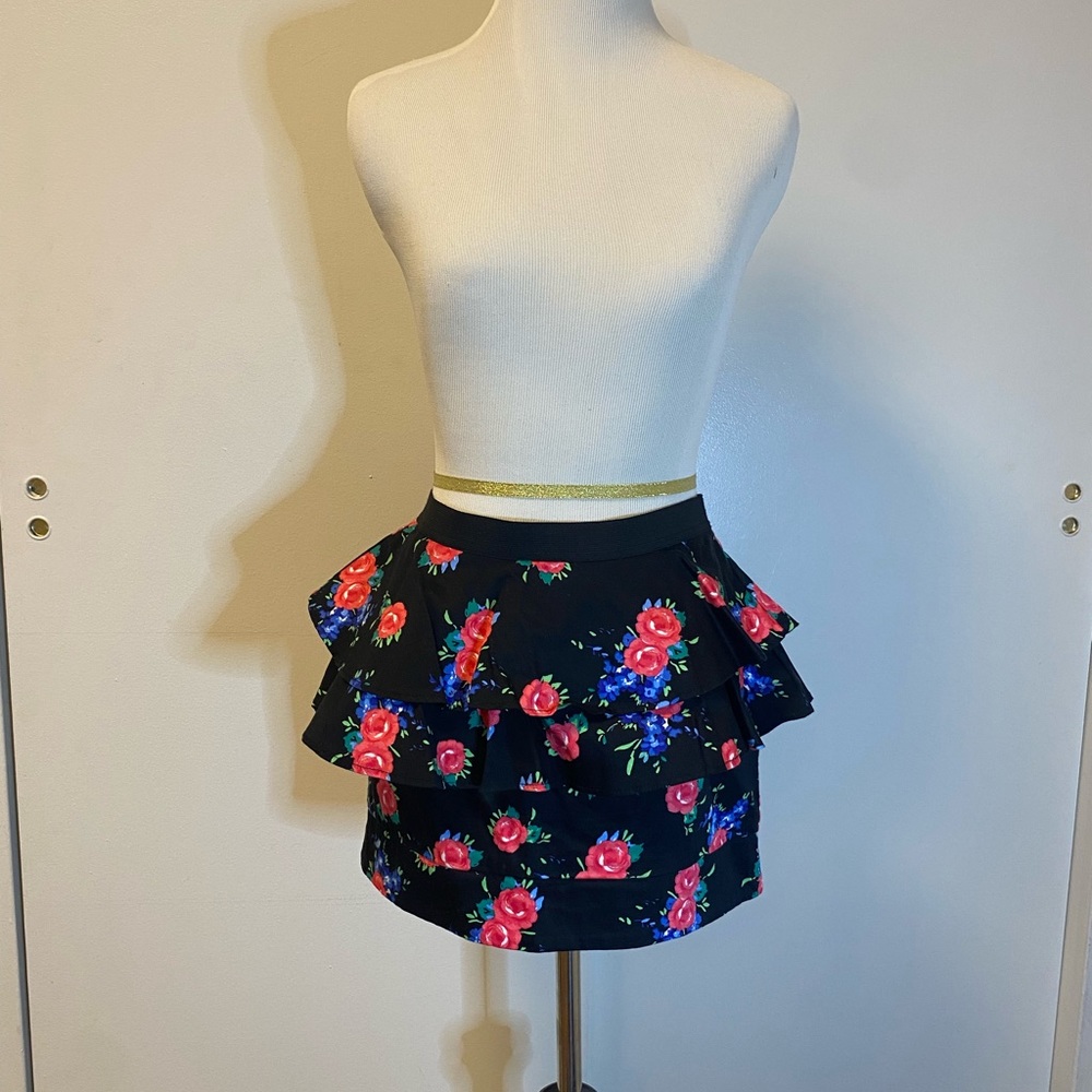 Material Girl // Black Floral Skirt // perfect condition